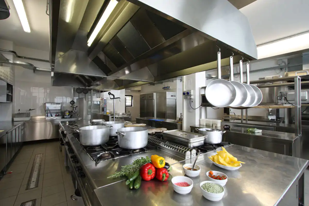 La'llestimento di una ghost kitchen Ristoranti e digitale, resa dei conti &laquo;Il delivery diventa marketing&raquo;